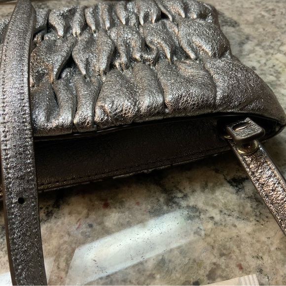 💥SALE💥NWOT Michael Kors Silver, Metallic Ruched Leather Clutch/crossbody. - Picture 6 of 10